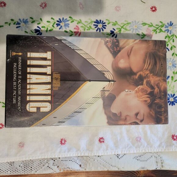 Lot of 3 VHS 90s Movies, Face/Off & Titanic Sealed, Dances W/ Wolves unsealed - Picture 6 of 16